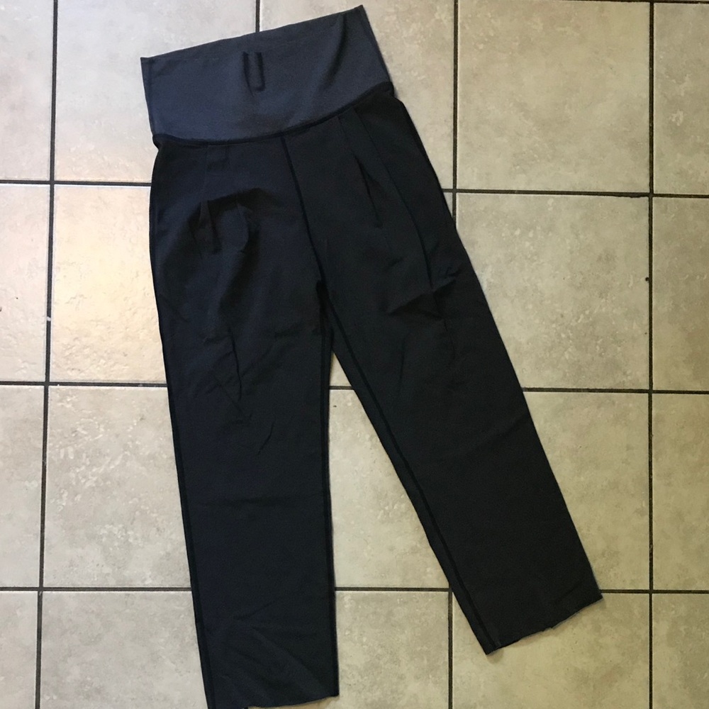 Lululemon cropped joggers